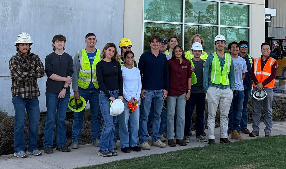 Group of students on a grant trip in Texas